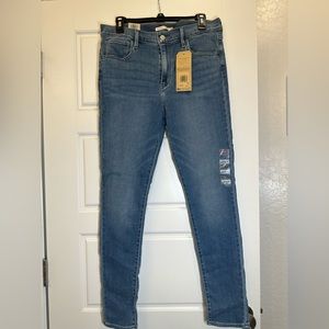 Levi’s 720 high rise super skinny. New with tag.